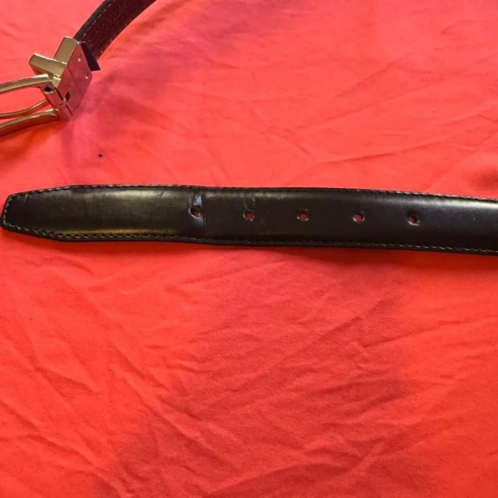 George black faux leather belt with a metal Silver-toned buckle- Size M44
